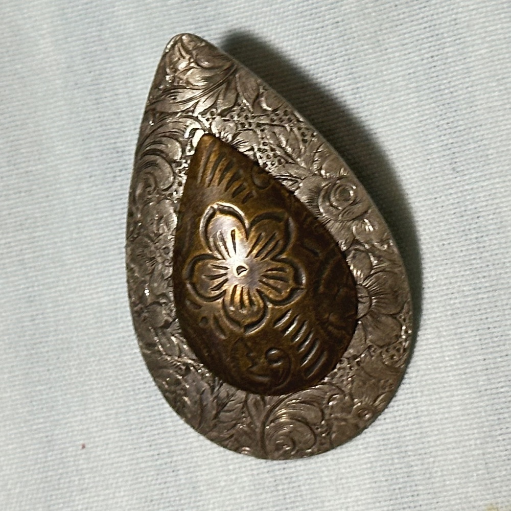 Two-tone teardrop post earrings with floral design. - Picture 7 of 10
